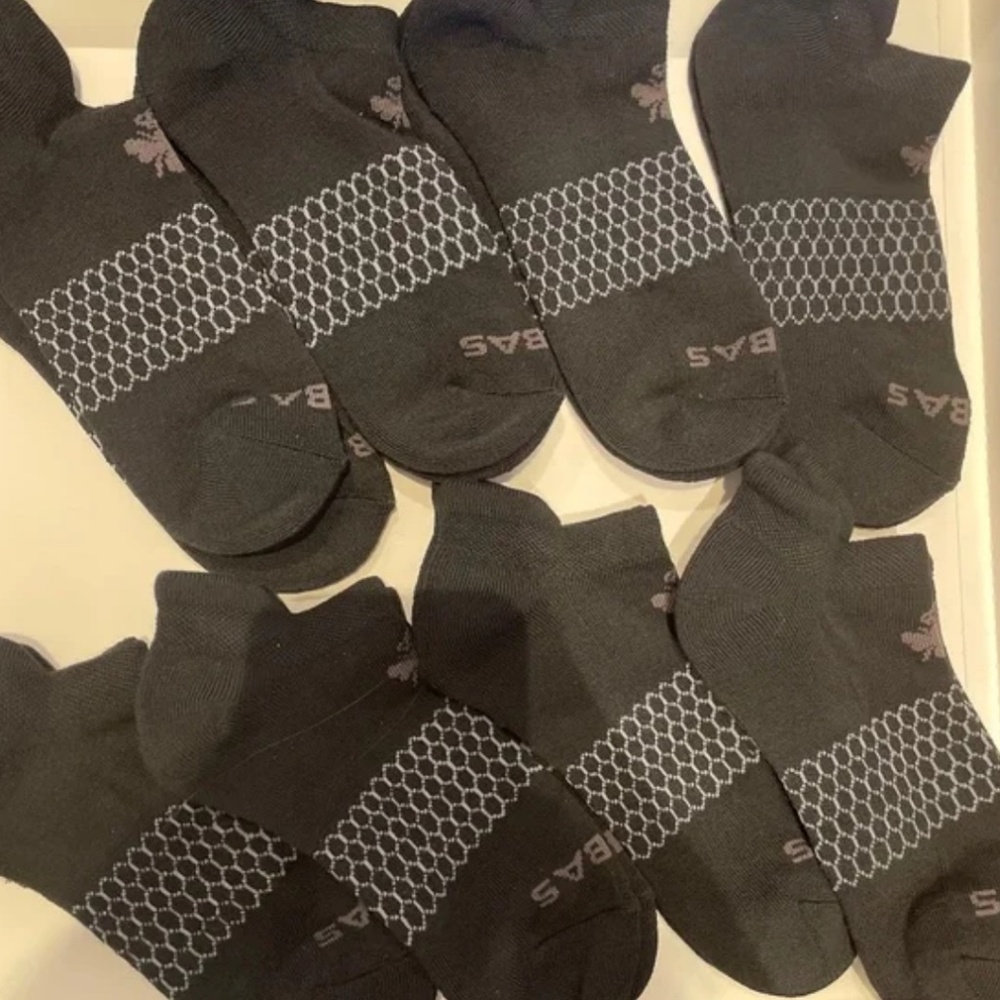 5 pairs new Bombas ankle socks medium